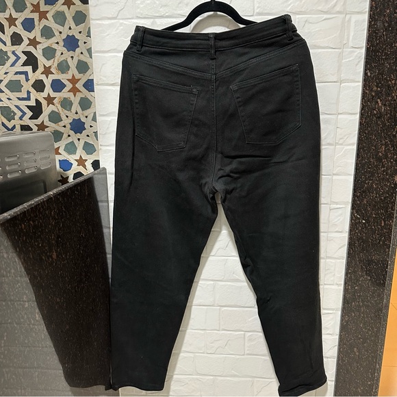 H&M Black mom jeans 👖 - Picture 2 of 3